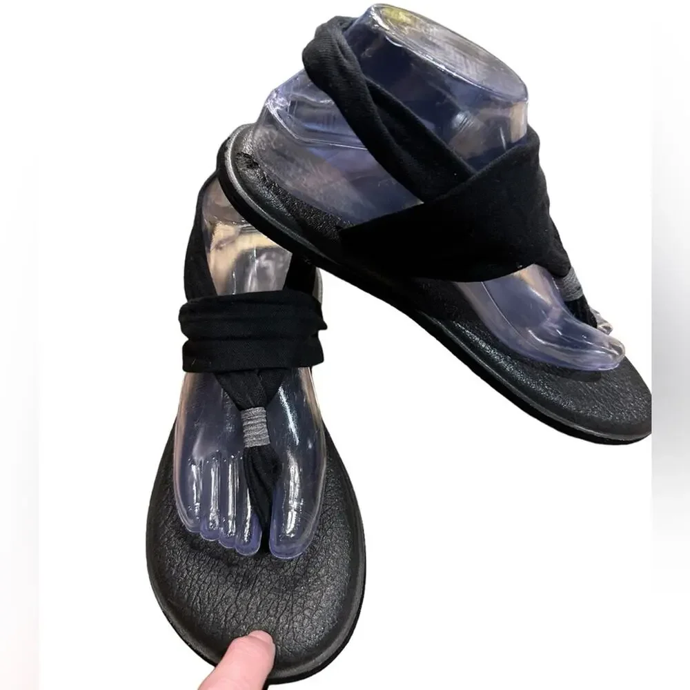 Sanuk Women’s Size 9 Black Slip On Yoga Sandal